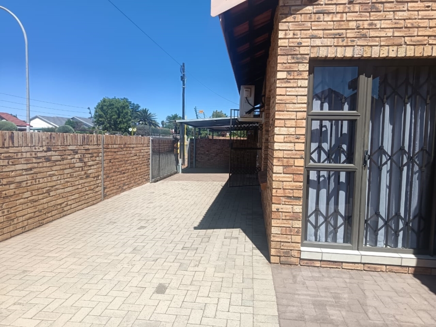 3 Bedroom Property for Sale in Riviera Northern Cape